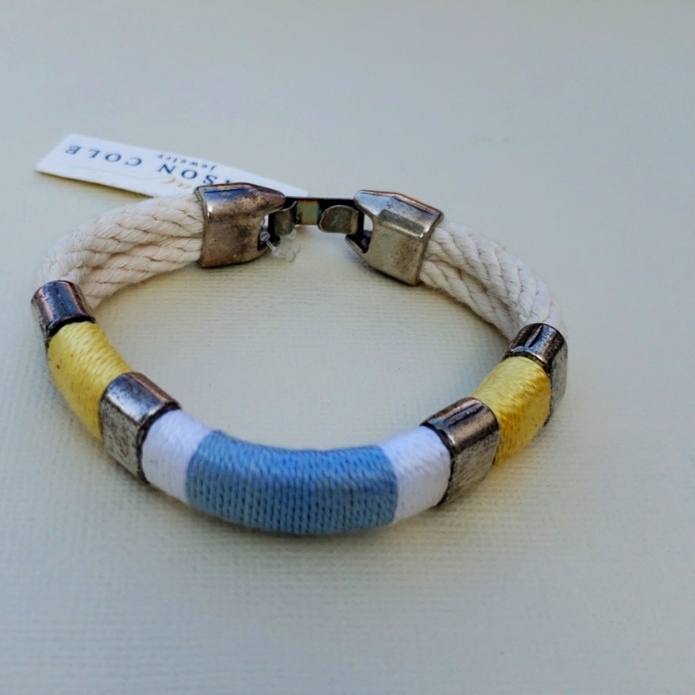 Nautical rope bracelet with metallic elements